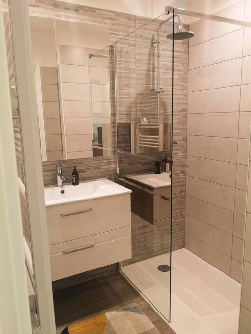Appartement Proche Mer Avec Terrasse Et Jardin Privatif Hyères Zewnętrze zdjęcie